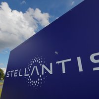 Pusvadītāju deficīta dēļ 'Stellantis' uz laiku apturēs ražošanu Vīnes rūpnīcā