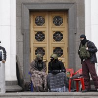 Krievija atliek aizdevuma izmaksu Ukrainai; SVF gatavs uzsākt sarunas