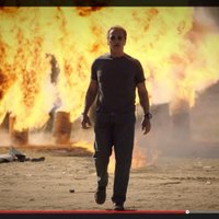 ВИДЕО: Арнольд Шварценеггер взрывает разные штуки и ругается матом в процессе