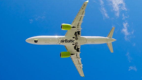 airbaltic airbus a220 rix 