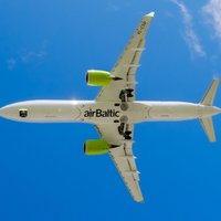 Столкновение самолета airBaltic с птицей не привело к его повреждению