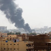 Kauju pārņemtajā Sudānā noticis uzbrukums ASV diplomātiskajam konvojam