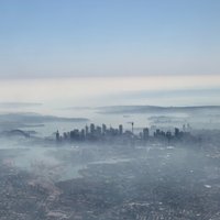Foto: Meža ugunsgrēku dūmi pārklāj Sidneju