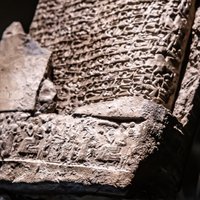 Plaukstas izmēra māla plāksnīte vēsta par katastrofu noslēpumainajā hetu impērijā