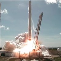 Īsi pēc pacelšanās gaisā uzsprāgst 'SpaceX' raķete