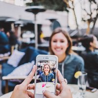 Посмотреть правде в глаза: почему мы так часто не нравимся себе на фотографиях?