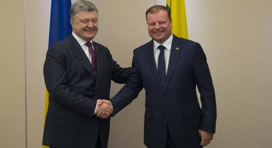 Порошенко и премьер Литвы обсудили работу по недопущению реализации "Северного потока-2"