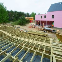 Foto: Kā Igaunijā būvē Lotes Izgudrotāju ciemu