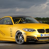 'Manhart' pārbūvētais 'BMW M235i' braukšanai pa trasi