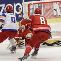 Krievijas hokejisti Uzvaras dienā sagrauj baltkrievus