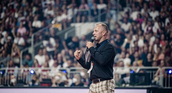 'Sestā spēlētāja' suflieris. Sandis Miltovičs paver basketbola izrādes aizkulises