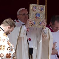 Папа римский узнает мнение католиков по абортам, геям и разводам