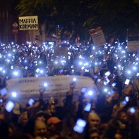 Ungārijā tūkstoši protestē pret interneta aplikšanu ar nodokli