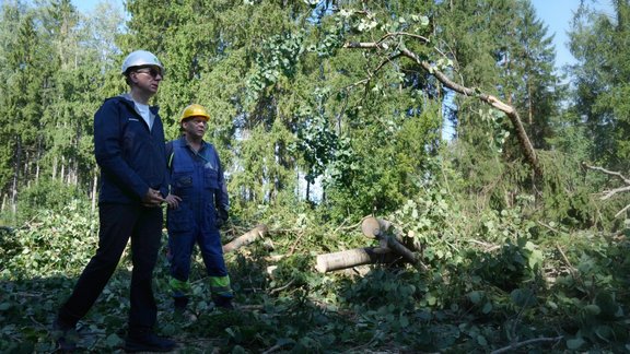 Rinkēvičs iepazīstas ar vētras un lietavu seku novēršanas darbiem