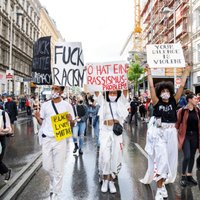 Vīnē 50 000 cilvēku mītiņā pauž atbalstu protestētājiem ASV