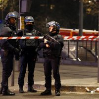 Parīzē atbrīvoti septiņi bruņotā laupīšanā sagrābti ķīlnieki