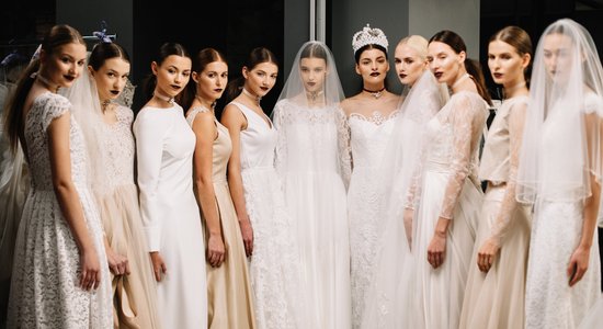 Foto: Pašmāju dizaineri priecē līgavas ar pirmo kāzu modes šovu Latvijā
