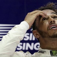 Hamiltons: Negaidīto uzvaru Singapūrā palīdzēja izcīnīt Senna