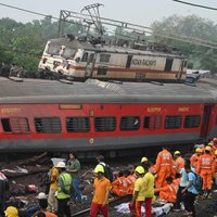 Vilcienu sadursmē Indijā gājuši bojā vismaz 288 cilvēki