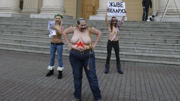 20111219-2_femen