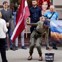 Foto: Rīgā piketē pret Maskavas namu