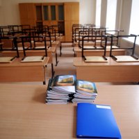 Министр: Латвии предстоит сокращение средних школ и вузов