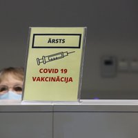 Sociālajos aprūpes centros strādājošie mediķi pret Covid-19 var vakcinēties jau tagad, norāda NVD