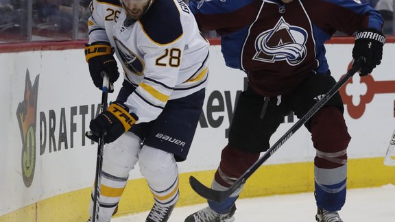 Hokejs, NHL spēle: Zemgus Girgensons pret  Kolorādo "Avalanche" - 1