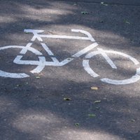 Viļņas pašvaldība pēc traģiskas riteņbraucēja bojāejas pārskatīs veloceliņu drošību pilsētā