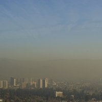Lielā piesārņojuma dēļ Čīles galvaspilsētā uz 'Copa Americana' turnīra laiku slēgtas 800 rūpnīcas