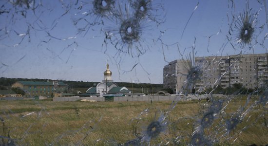 Neraugoties uz pamieru, Ukrainā uzspridzināts tilts un dzelzceļš