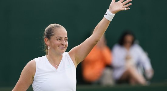 Ostapenko ar vēl vienu dominējošu sniegumu iekļūst Vimbldonas trešajā kārtā