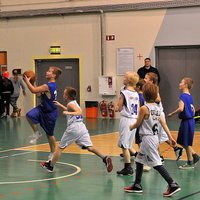 Foto: Pozitīvas emocijas bērnu basketbola turnīrā 'Kāruma kauss'