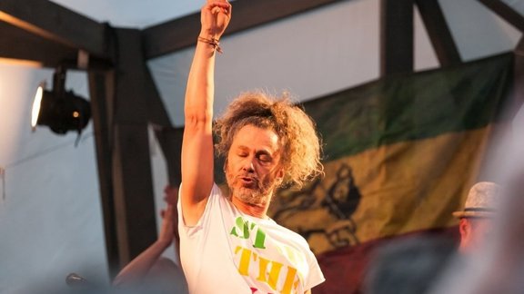 Riga Reggae, Horens Stalbe