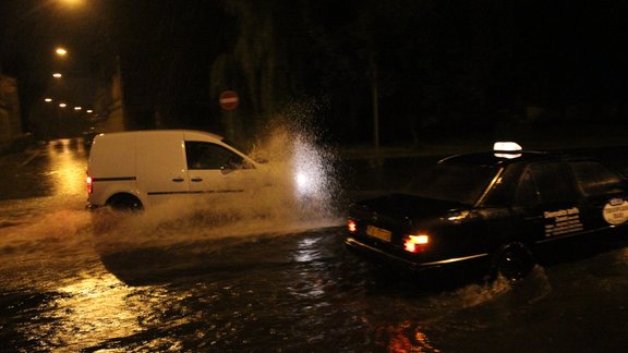 Foto: Plūdi Lāčplēša un Gogoļa ielas krustojumā - 6