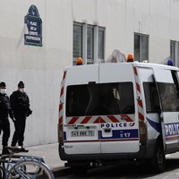 Aizdomās par uzbrukumu pie 'Charlie Hebdo' agrākā biroja turētais jaunietis atzinies