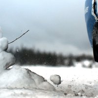 Video: Sniegavīram 'nav variantu' pret rallijkrosa auto. Nitiša 'Olsbergs MSE' komandas testi ziemeļos