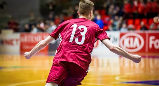 Latvijas telpu futbolisti ar pārliecinošu uzvaru sāk Eiropas čempionāta kvalifikāciju