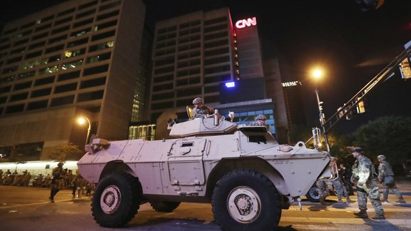 Protesti ASV un aiz to robežām - 37