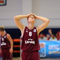 Latvijas U-18 basketbolisti galotnē zaudē Spānijai un nekvalificējas pasaules čempionātam