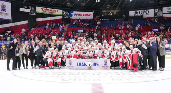 Kanādas hokejistes atgriežas pasaules čempionu krēslā