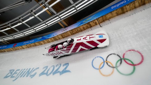 Pekinas olimpisko spēļu bobsleja četrinieku sacensību rezultāti pēc pirmajiem diviem braucieniem (19.02.2022.)