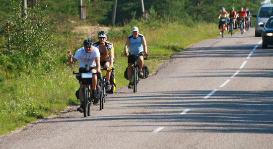 Plāno pirmo vairāku dienu velobraucienu? Praktiski ieteikumi riteņbraucējam – iesācējam