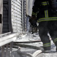 Video: Zibens spēriena rezultātā nodegusi vēsturiska baznīca Masačūsetsā