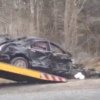 Video: Smagā autoavārijā uz Valmieras šosejas viens cietušais (plkst.11.45)