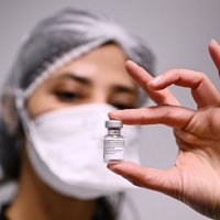Francija aizstāv savu lēno vakcinācijas kampaņu