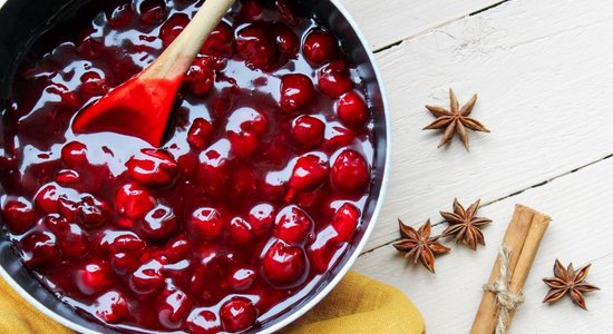 Ogu mērce desertiem, kūkām, putrai un saldējumam