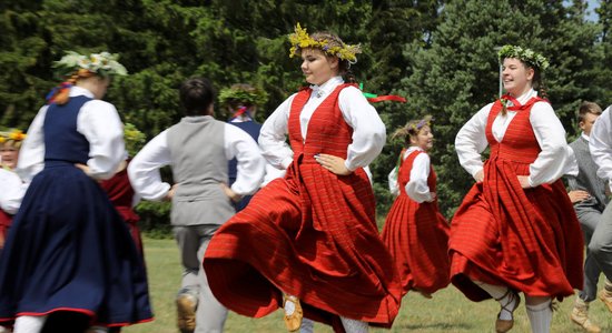 Demonstrēs dokumentālo filmu un raidījumu ciklu par pandēmijas laika Skolēnu dziesmu svētkiem