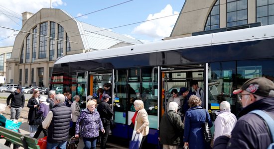 Situācija ar pieturvietu nojumēm galvaspilsētā ir 'tuvu kritiskai', norāda biedrība