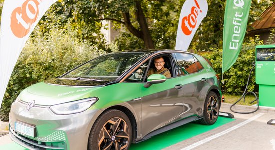 "Enefit" atklāj pirmos publiskā elektroauto uzlādes tīkla punktus Latvijā